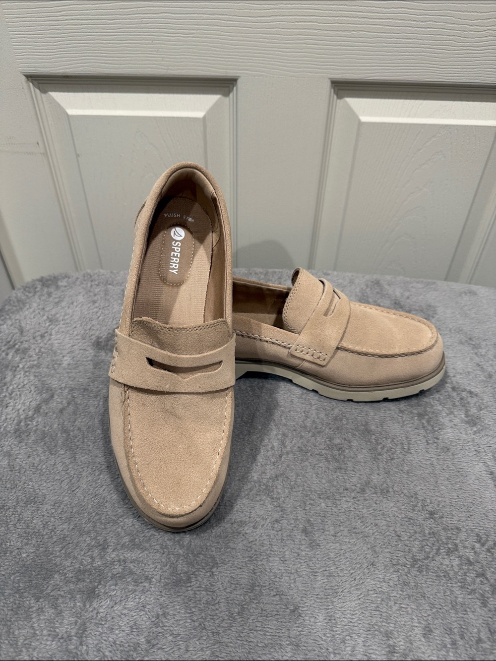 NWOT Sperry Women’s Light Tan Suede Penny Loafers